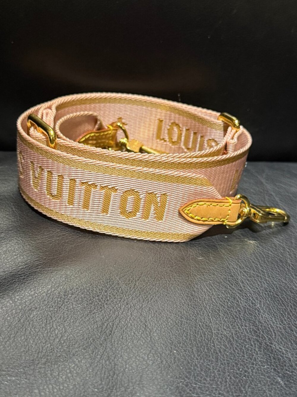 AUTHENTIC LOUIS VUITTON Monogram Multi Pochette  Shoulder Strap in Rose Clair